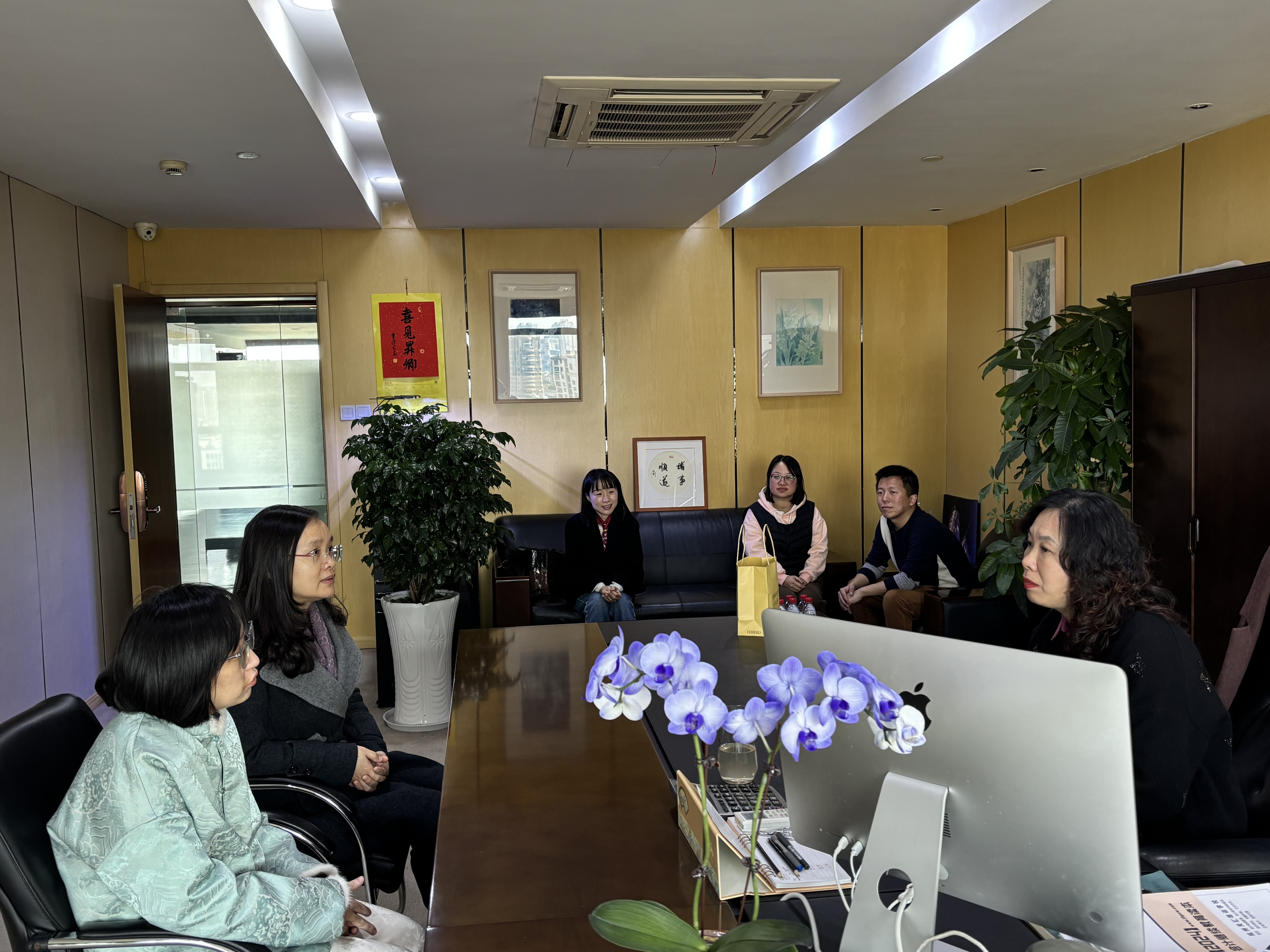 大關(guān)街道黨工委委員王順芳走訪水晶城開展新春慰問