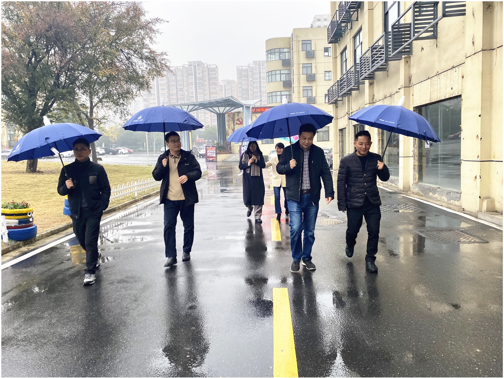 廬陽區(qū)總工會黨組書記夏輝 蒞臨廬陽建華文創(chuàng)園調研