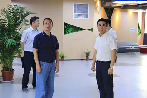 20160818拱墅區(qū)委常委、組織部李煒蒞臨杭州建華文創(chuàng)集團(tuán)總部調(diào)研指導(dǎo) (3).jpg